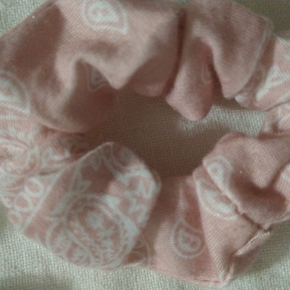 Miscellaneous Hair scrunchies - Picture 2 of 5